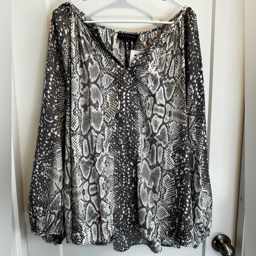 Lane Bryant Gray and White Snakeskin Blouse Size 22/24
